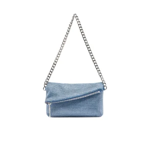 Borsa a spalla piccola azzurra con strass e catena