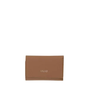 Portafoglio marrone con chiusura con patta e clip