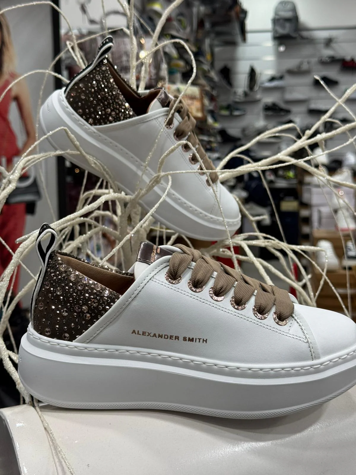 Alexander Smith Donna in pelle bianca e tallone marrone con strass